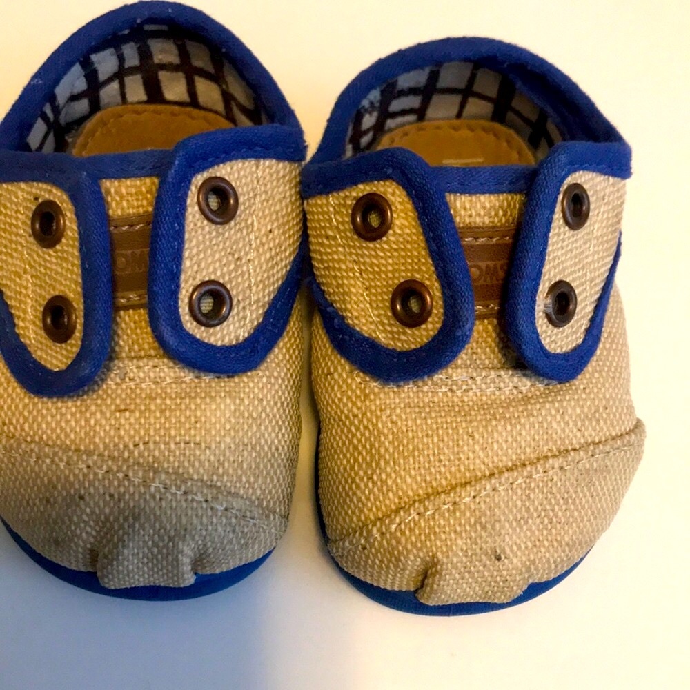 Toms size 2 NWOT Baby shoes